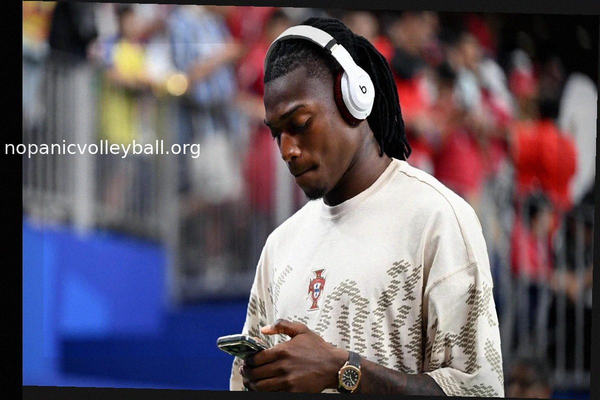 Condò Skeptical About Leão's Premier League Future: "I Don't Know How Much He Sees Himself in England"
